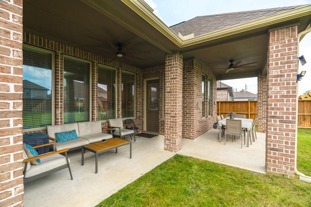 8110 Copper Rock Drive, Magnolia, TX 77354