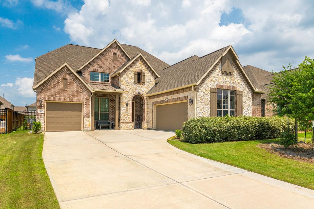 8110 Copper Rock Drive, Magnolia, TX 77354