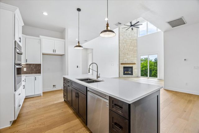 7224 Getaway DR, Jonestown, TX 78645