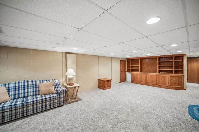 3905 83rd Street, Urbandale, IA 50322