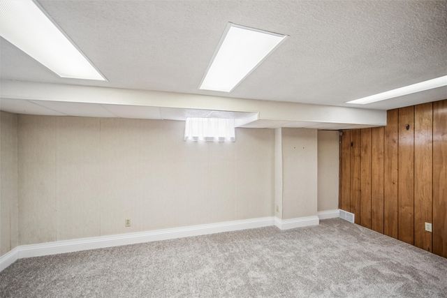 3905 83rd Street, Urbandale, IA 50322