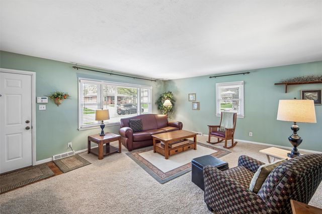 3905 83rd Street, Urbandale, IA 50322