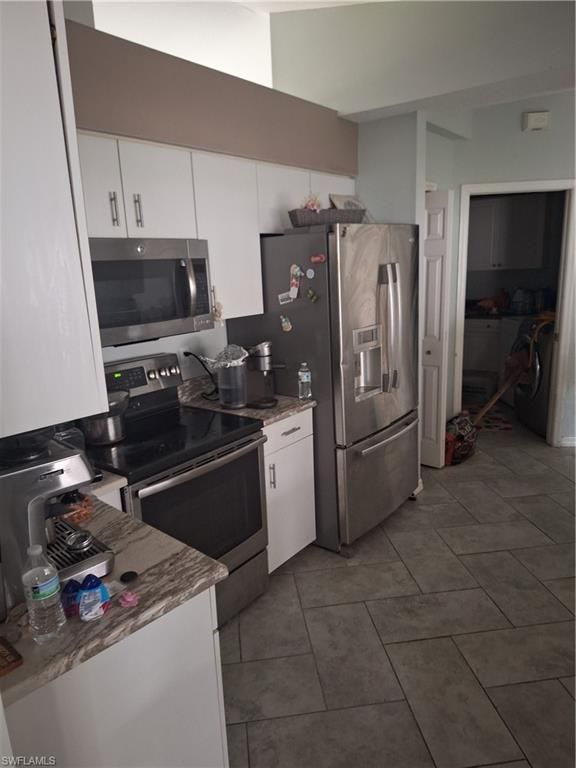Image 4 of property listing at 411 SE 30th ST, Cape Coral, FL 33990
