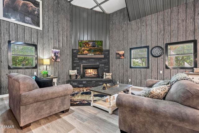 2453 Lower Rinehart Road, Dandridge, TN 37725