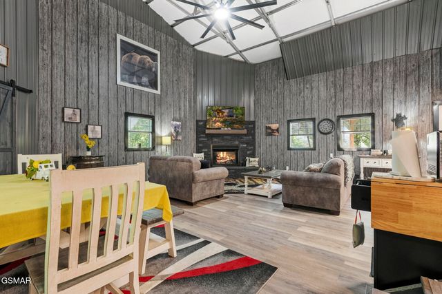 2453 Lower Rinehart Road, Dandridge, TN 37725
