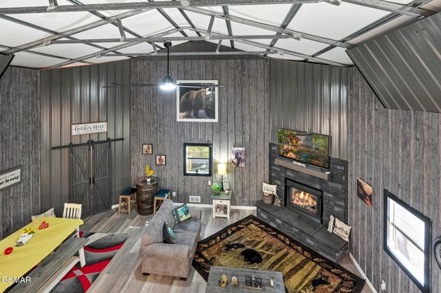 2453 Lower Rinehart Road, Dandridge, TN 37725
