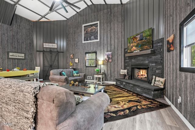 2453 Lower Rinehart Road, Dandridge, TN 37725