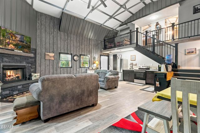 2453 Lower Rinehart Road, Dandridge, TN 37725