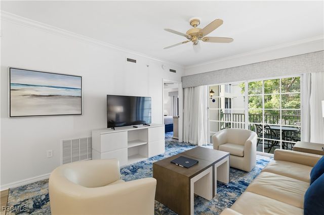 221 9th ST S 217, Naples, FL 34102