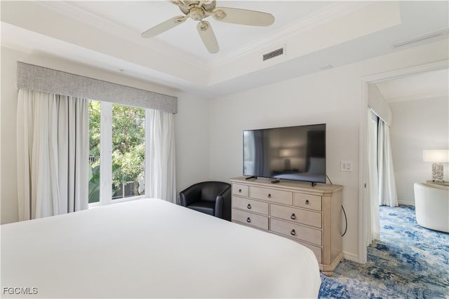 221 9th ST S 217, Naples, FL 34102