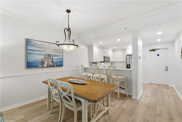 221 9th ST S 217, Naples, FL 34102