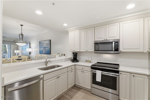 221 9th ST S 217, Naples, FL 34102