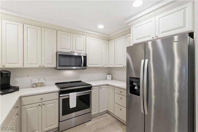 221 9th ST S 217, Naples, FL 34102