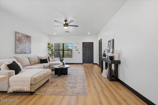 34410 N MIRANDESA Drive, San Tan Valley, AZ 85143