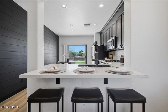 34410 N MIRANDESA Drive, San Tan Valley, AZ 85143