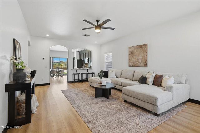 34410 N MIRANDESA Drive, San Tan Valley, AZ 85143