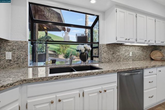 1956 1956 Holly Dr, Concord, CA 94521