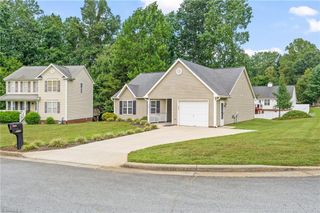 3775 Wavebrook Court, Winston-salem, NC 27105