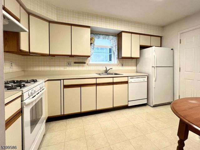 123 Winchester Way, Franklin Twp., NJ 08873