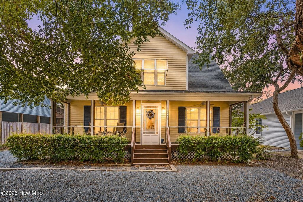 163 NW 6th Street, Oak Island, NC 28465