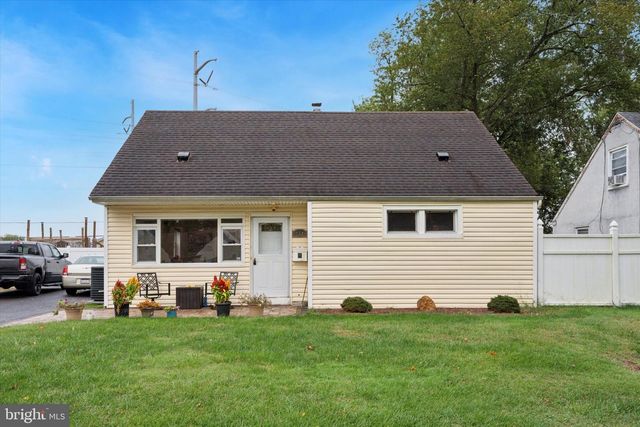 804 WINDER DR, Bristol, PA 19007