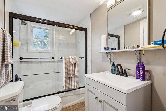 804 WINDER DR, Bristol, PA 19007