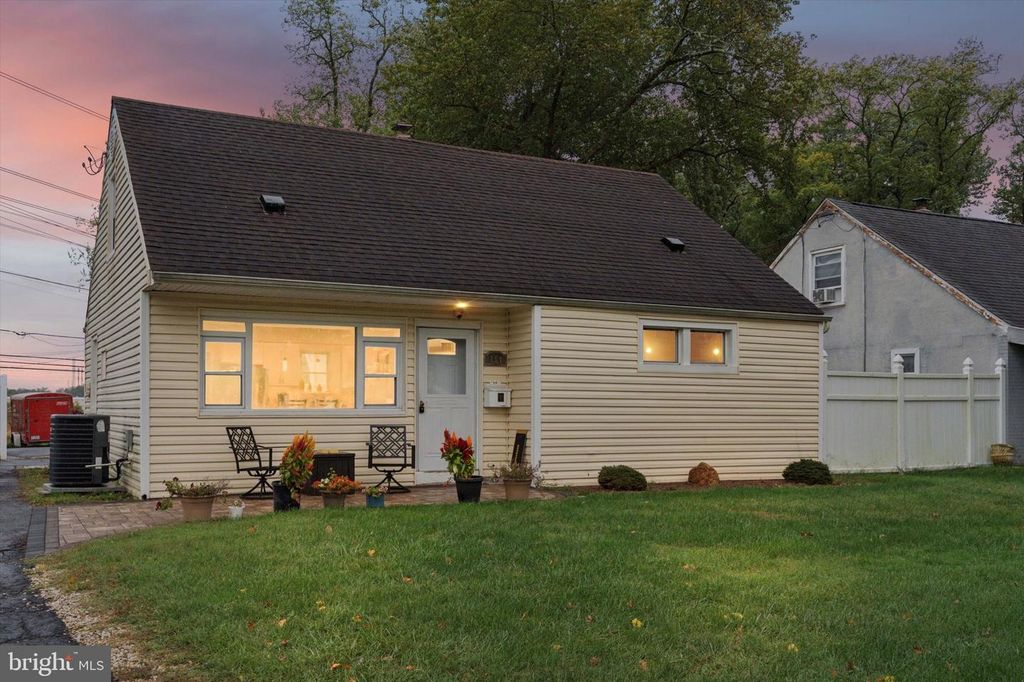 804 WINDER DR, Bristol, PA 19007