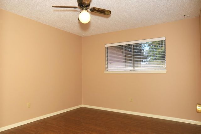 110 Pine Street, Lake Jackson, TX 77566