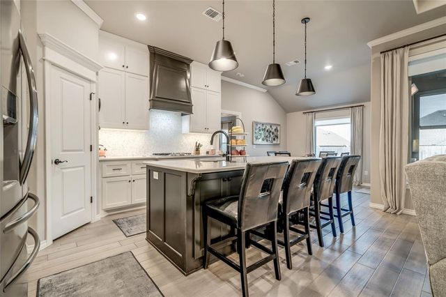 708 Bison Crossing Drive, Yukon, OK 73099