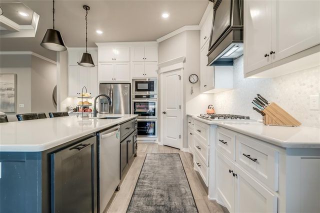 708 Bison Crossing Drive, Yukon, OK 73099