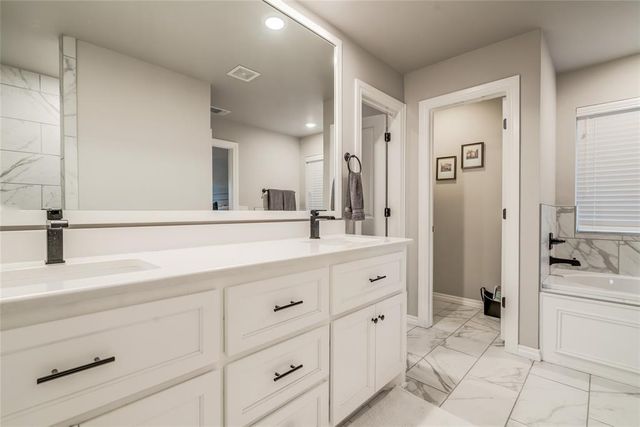 708 Bison Crossing Drive, Yukon, OK 73099