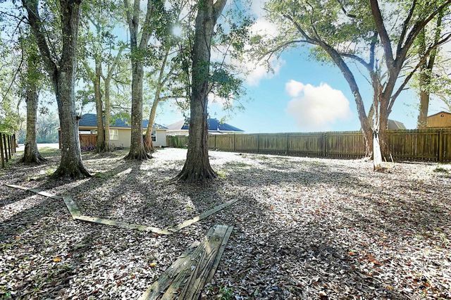 160 Marina Dr, Gibson, LA 70356