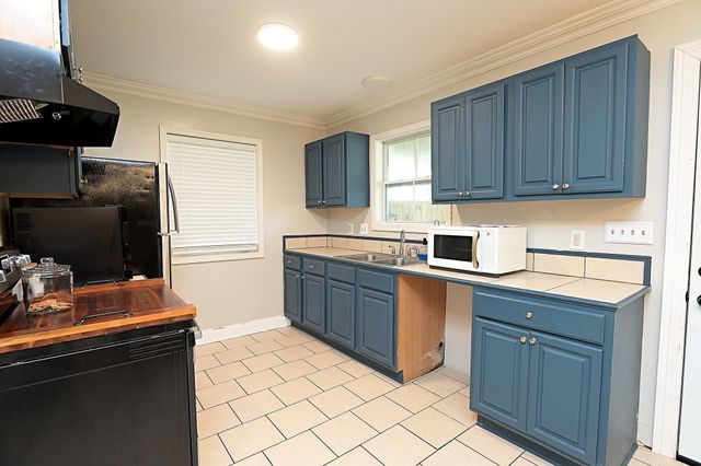 160 Marina Dr, Gibson, LA 70356