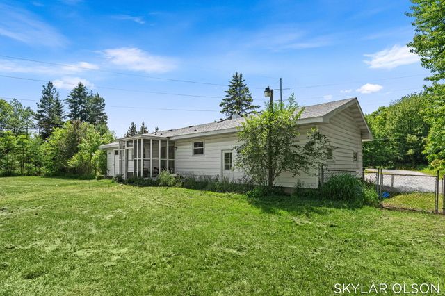 4988 S Brooks Road, Fruitport, MI 49415