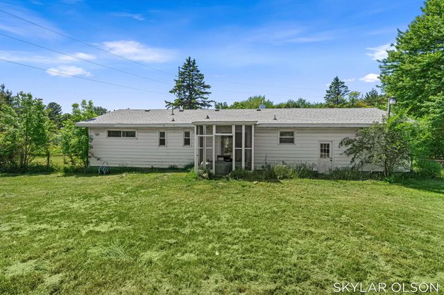 4988 S Brooks Road, Fruitport, MI 49415