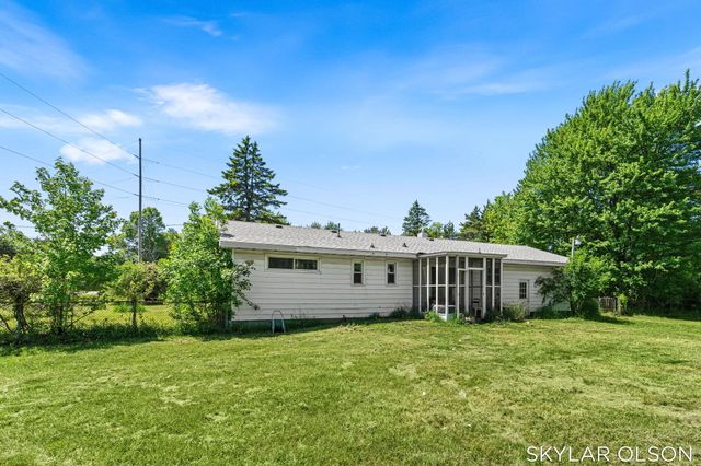 4988 S Brooks Road, Fruitport, MI 49415