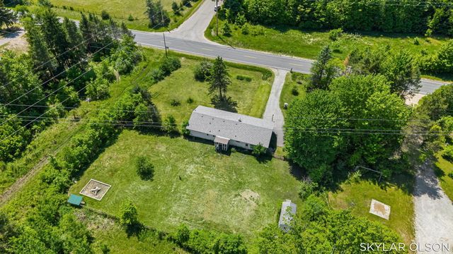 4988 S Brooks Road, Fruitport, MI 49415