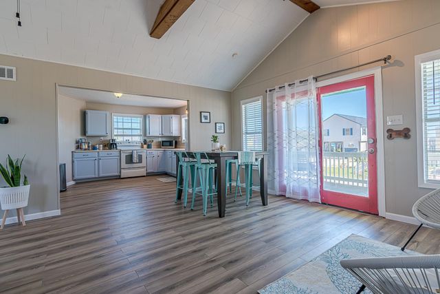 402 Seashell Drive, Surfside Beach, TX 77541