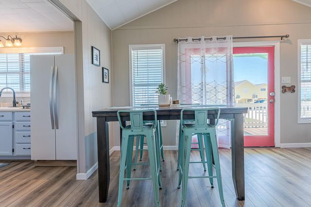 402 Seashell Drive, Surfside Beach, TX 77541