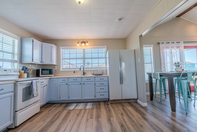 402 Seashell Drive, Surfside Beach, TX 77541