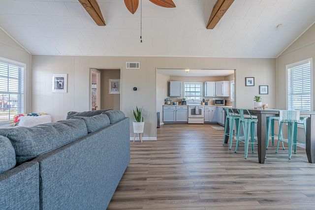 402 Seashell Drive, Surfside Beach, TX 77541