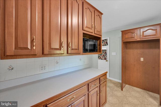 1390 POTTSVILLE PIKE, Shoemakersville, PA 19555