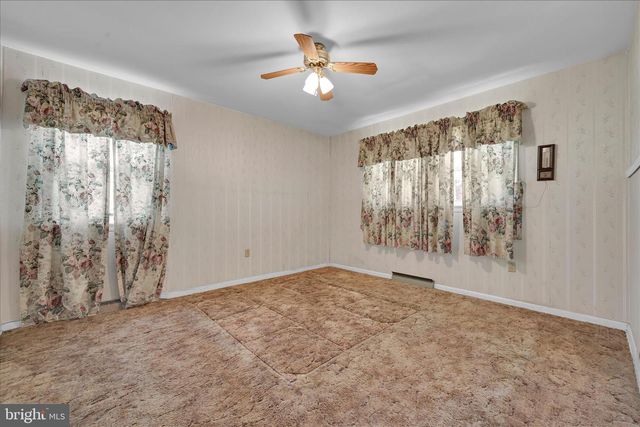 1390 POTTSVILLE PIKE, Shoemakersville, PA 19555