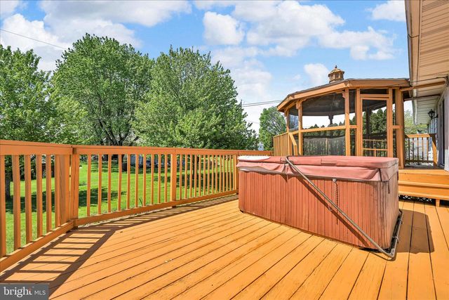 1390 POTTSVILLE PIKE, Shoemakersville, PA 19555