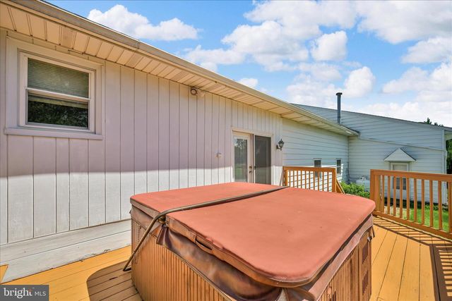 1390 POTTSVILLE PIKE, Shoemakersville, PA 19555