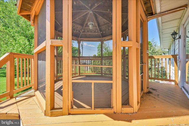 1390 POTTSVILLE PIKE, Shoemakersville, PA 19555