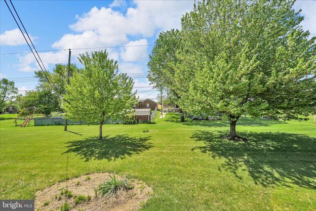 1390 POTTSVILLE PIKE, Shoemakersville, PA 19555