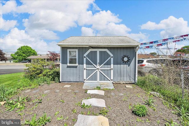 1390 POTTSVILLE PIKE, Shoemakersville, PA 19555