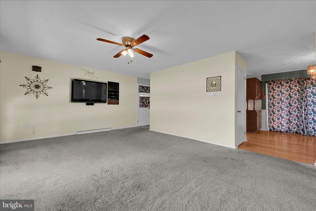 1390 POTTSVILLE PIKE, Shoemakersville, PA 19555