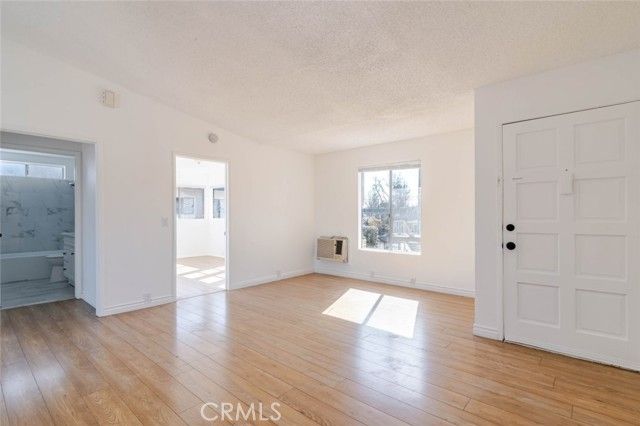 13015 Vanowen Street 10, North Hollywood (los Angeles), CA 91605